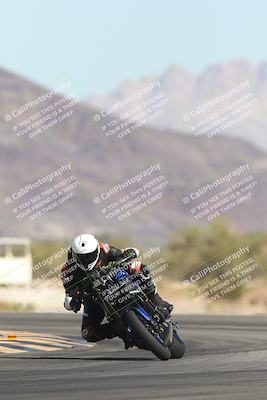 media/Oct-30-2025-Racers Edge (Thu) [[dabbdaf680]]/3-B Group/Session 2 (Turn 14)/